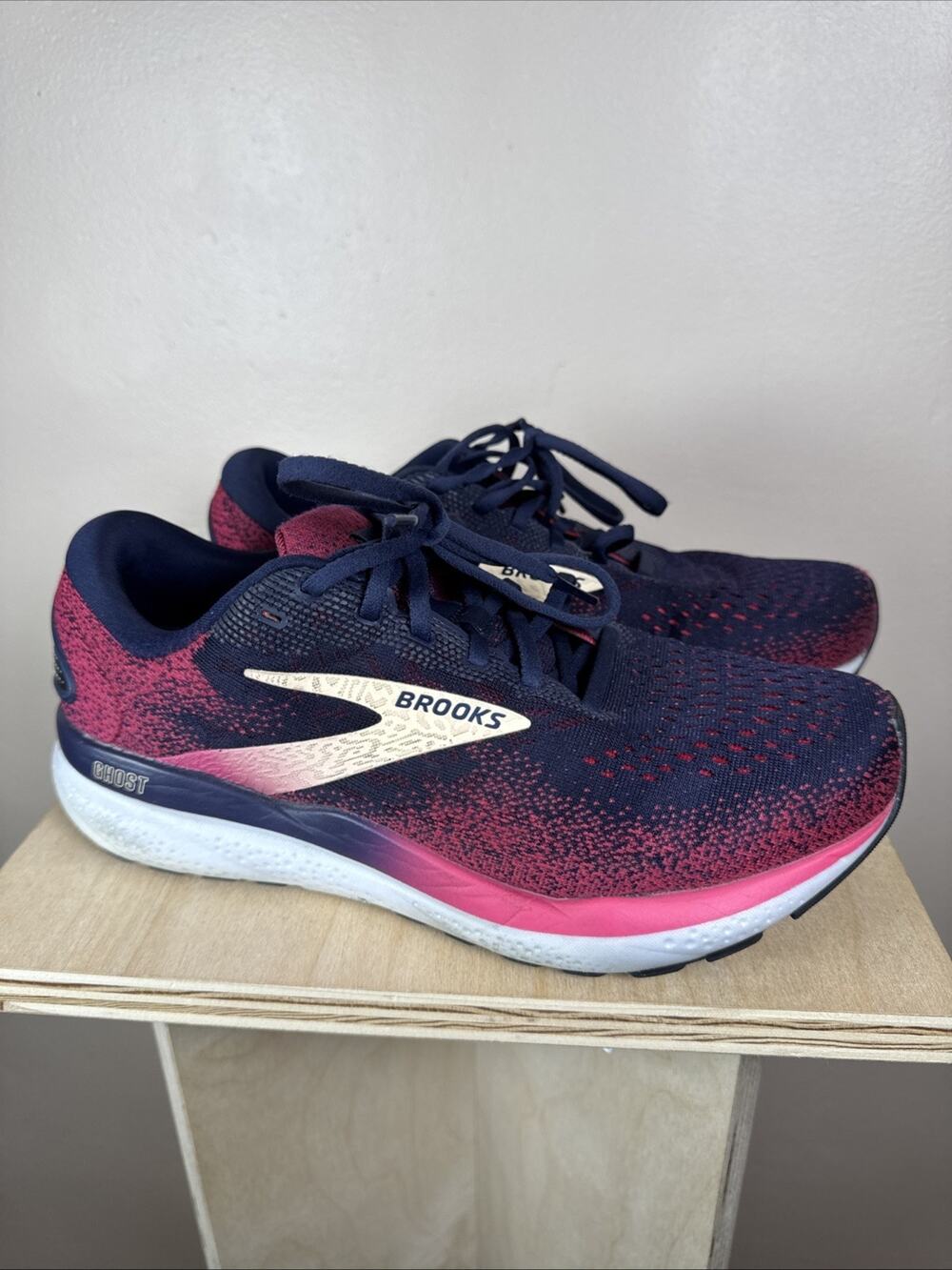 Brooks Ghost 16 Womens Sneaker Size 10 Extra Wide 2E Neutral Running Shoe